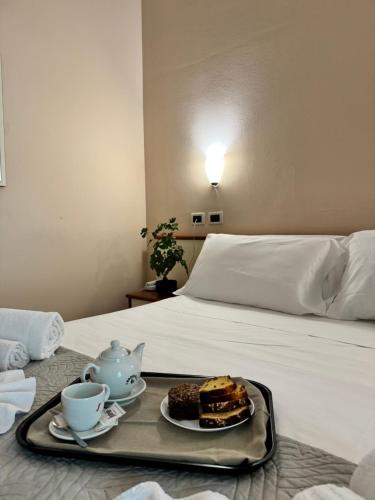 Ένα ή περισσότερα κρεβάτια σε δωμάτιο στο Blue Hotel
