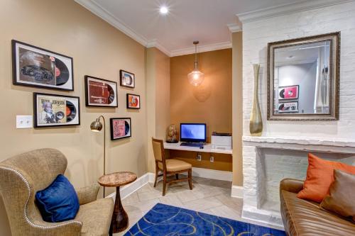 Hotel St. Pierre French Quarter Image