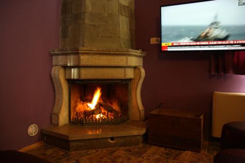 TV a/nebo společenská místnost v ubytování Hotel Bicaj