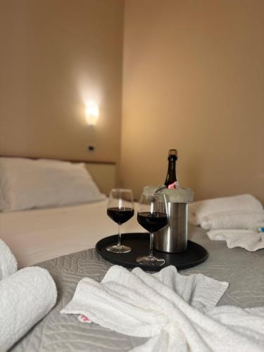 Ένα ή περισσότερα κρεβάτια σε δωμάτιο στο Blue Hotel