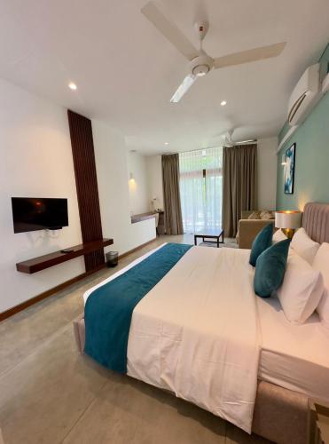a large bedroom with a large bed and a couch at Victoria Golf Resort in Digana