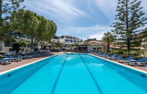Contessa Hotelの敷地内または近くにあるプール