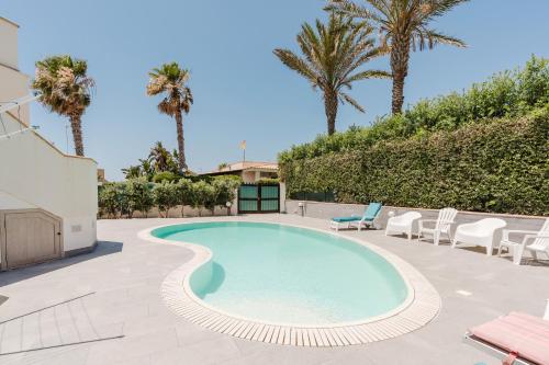 Kolam renang di atau dekat dengan The Pearl Of Sicily New Salt Pool