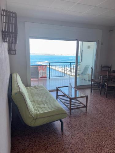 Appartement Roses 5 couchages, draps, radiateurs électrique, balcon et parking