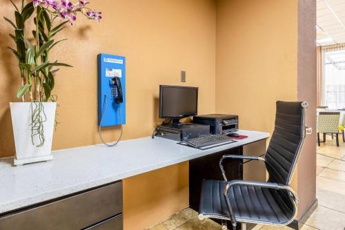 a office with a desk with a computer and a phone at Quality Inn Perry - National Fairgrounds Area in Perry