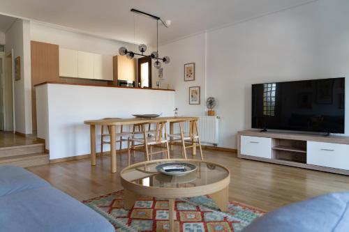 Elegant 2BR with Private Garage in the Old Town