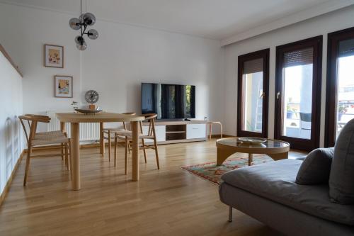 Elegant 2BR with Private Garage in the Old Town