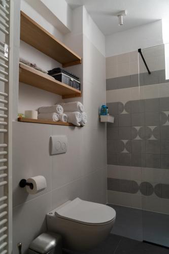 Elegant 2BR with Private Garage in the Old Town