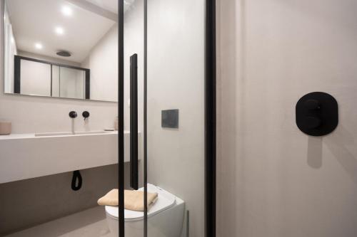 LIV - Deluxe 2BD Apartment in Athens