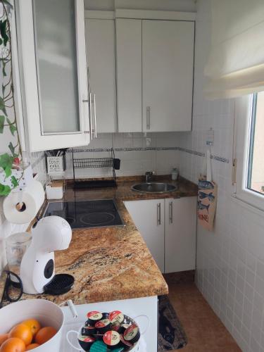Η κουζίνα ή μικρή κουζίνα στο Tazones 79 VUT6993AS