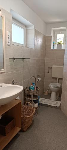 Koupelna v ubytování Marianna Apartman