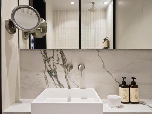 Un baño de Electra Rhythm Athens