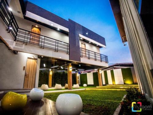 Bangunan di mana terletaknya hotel