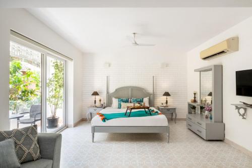 Μια τηλεόραση ή/και κέντρο ψυχαγωγίας στο Su Casa- Luxury 3 bhk with pool near Candolim