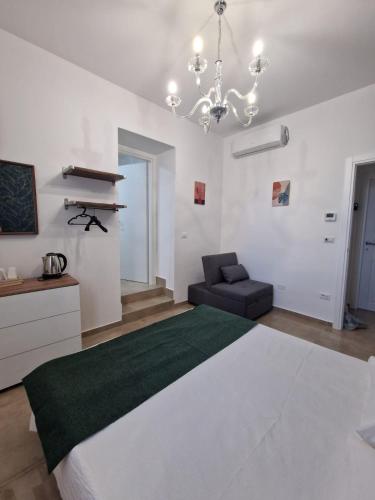 Postel nebo postele na pokoji v ubytování Antico Palazzo del Corso by Home Dardano