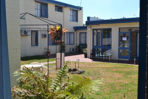 a house with a garden in front of it at Chadstone Executive Motel in Oakleigh