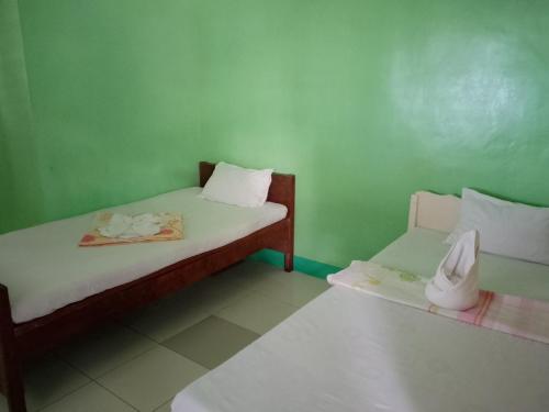 July's Haven Seaside Pension Camiguinにあるベッド
