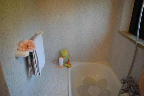 a bathroom with a bath tub with a flower on the wall at Casa Barbara in Sant Arcangelo