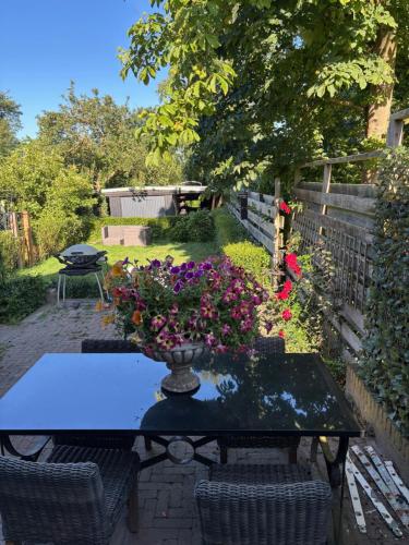 Taman di luar De Drentse Rust - Het Atelier