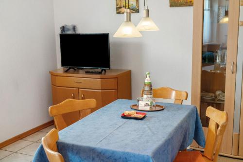 Televisyen dan/atau pusat hiburan di Ferienwohnung am Reitplatz