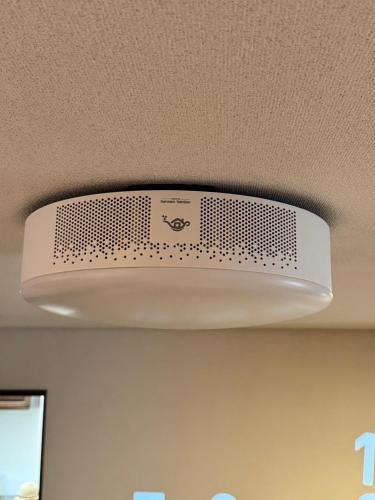 a white light on the ceiling of a room at Atagohama seaside House in Fukuoka