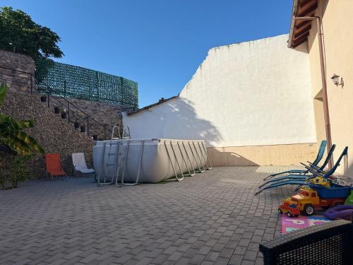 a patio with a large wall and a fence at Casa Adelin in Eşelniţa