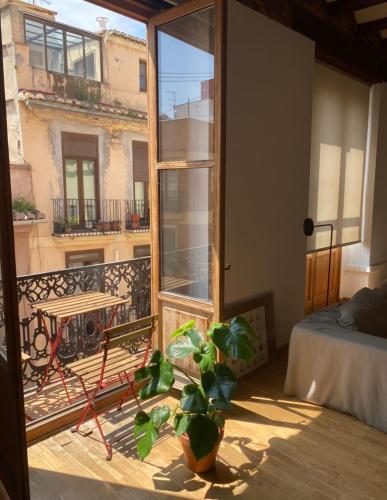Bright, charming,in the historic center