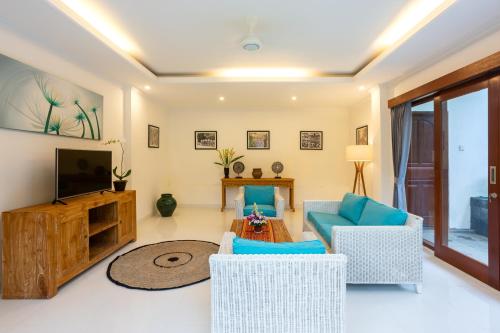 Телевизор и/или развлекательный центр в Villa Uma Sari Dayuh Between Canggu & Ubud