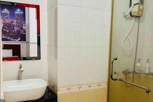 Bilik mandi di Hung Anh Hotel