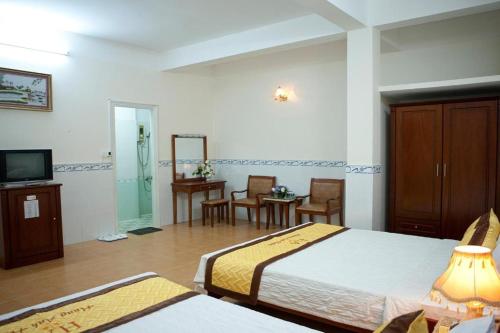 Televisyen dan/atau pusat hiburan di Hung Anh Hotel