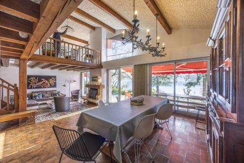 Khu vực ghế ngồi tại SavoieLac - Villa Alice