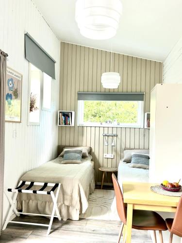 Lilla huset Bed & Breakfast - countryside guesthouse, free parking
