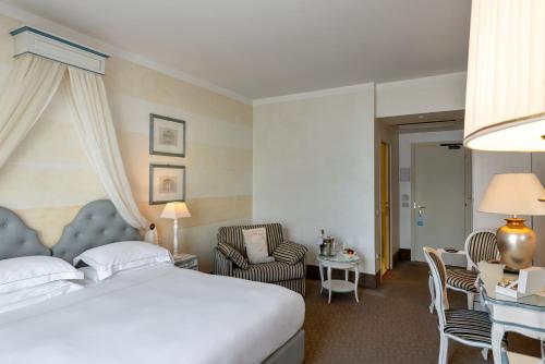 Postel nebo postele na pokoji v ubytování Hotel Rivalago