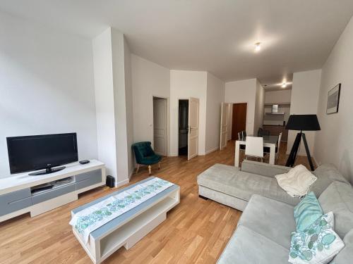 Grand appartement T2 proche plage avec wifi, ascenseur et cuisine équipée - FR-1-197-135