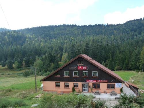 a building in the middle of a field at Domaine Des Hauts Viaux in La Bresse