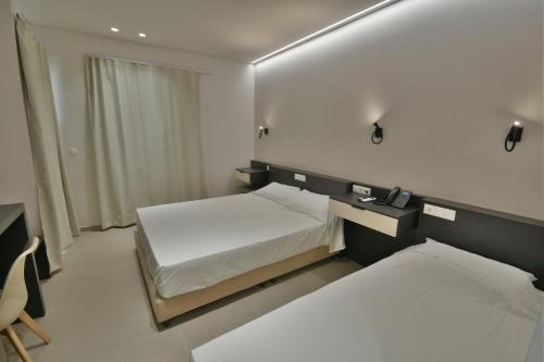 Okeanis Hotel Tyrosにあるベッド