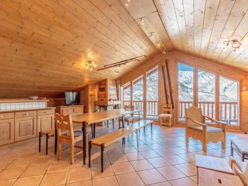 Spacieux appartement 8p avec piscine, spa, et parking, proche des pistes - FR-1-461-27