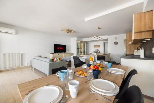 Reine Astrid Palm Beach Suite