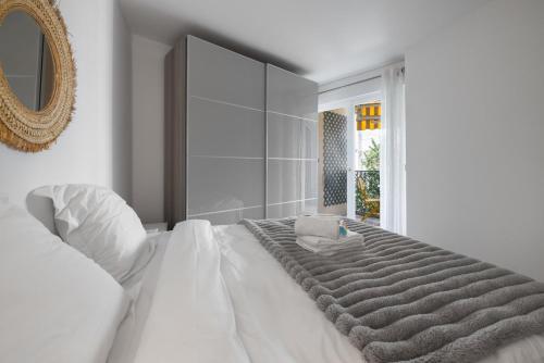 Reine Astrid Palm Beach Suite