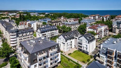una vista aérea de una ciudad con edificios en Casa Marina Komfort, Sun & Snow, en Świnoujście