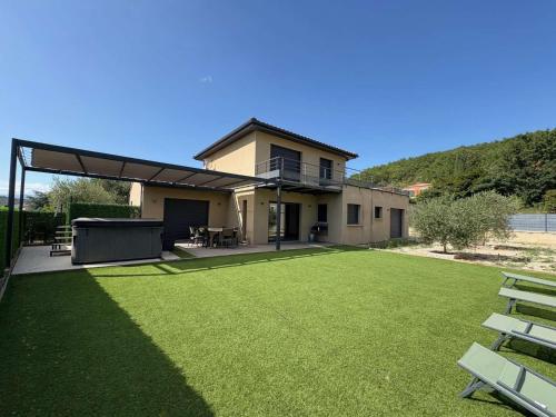 Villa 4 Suites avec Spa de Nage, Terrasse et Clim - Proche Centre Ruoms - FR-1-382-149