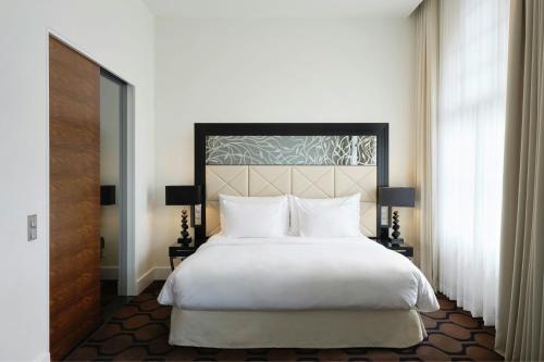 Ένα ή περισσότερα κρεβάτια σε δωμάτιο στο Roomers Berlin Steinplatz, Autograph Collection