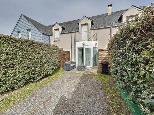 Charmante maison à 150m de la plage, 2 chambres, jardinet, proche Jullouville et St Pair-sur-Mer - FR-1-361-33
