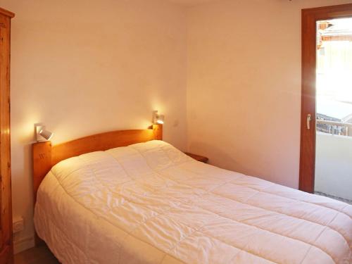 Ένα ή περισσότερα κρεβάτια σε δωμάτιο στο Appartement 4 pièces, 6 personnes, skis aux pieds, piscine et sauna - FR-1-322-385