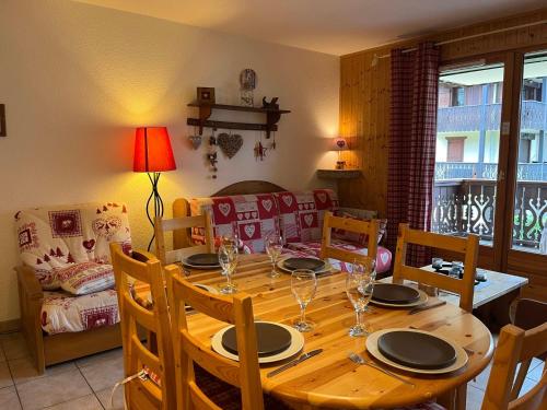 Appartement 52m², Terrasse, Parking, Cœur de Samoëns, Ski & Commerces Proches - FR-1-624-19