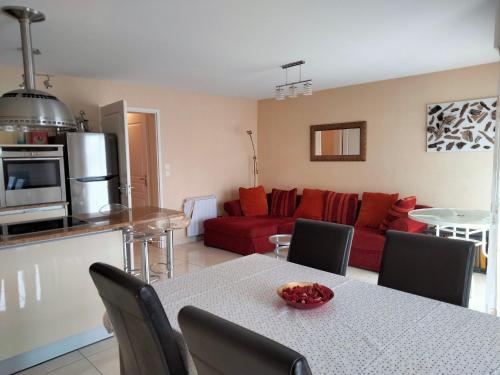 Duplex de Charme - Proche Plage, Port & Rues Piétonnes avec Parking Privé - FR-1-331-6