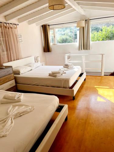 A bed or beds in a room at "Villa Kanavos" apts