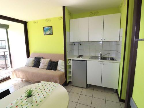 Studio climatisé, piscine et parking à 650M de la plage