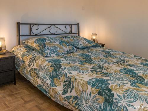 Postel nebo postele na pokoji v ubytování Maison de Pêcheur Rénovée à Riantec avec Jardin et Véranda - FR-1-349-200