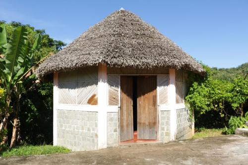 a small hut with a thatched roof at Hotel Nautile in Sainte Marie